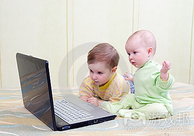 kids-playing-computer-games(from dreamstime)