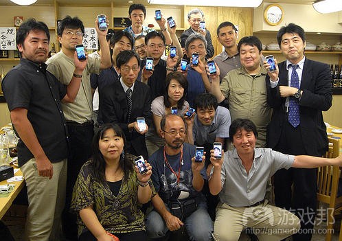 japanese-iphone-users(from cultofmac.com)